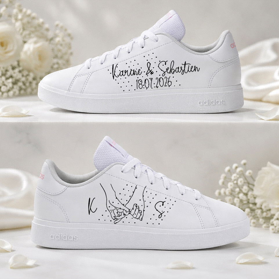 Paire de sneakers mariage personnalisable avec un design romantique et des détails graphiques. Baskets de mariage personnalisées prénoms date cadeau EVJF