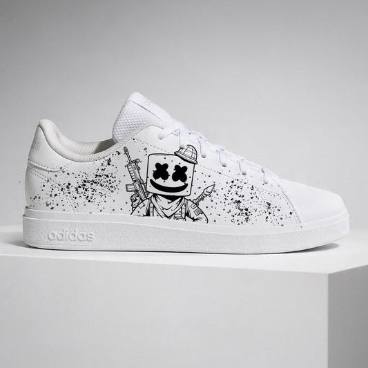 Chaussures Adidas peintes à la main, design Marshmello unique pour un style streetwear