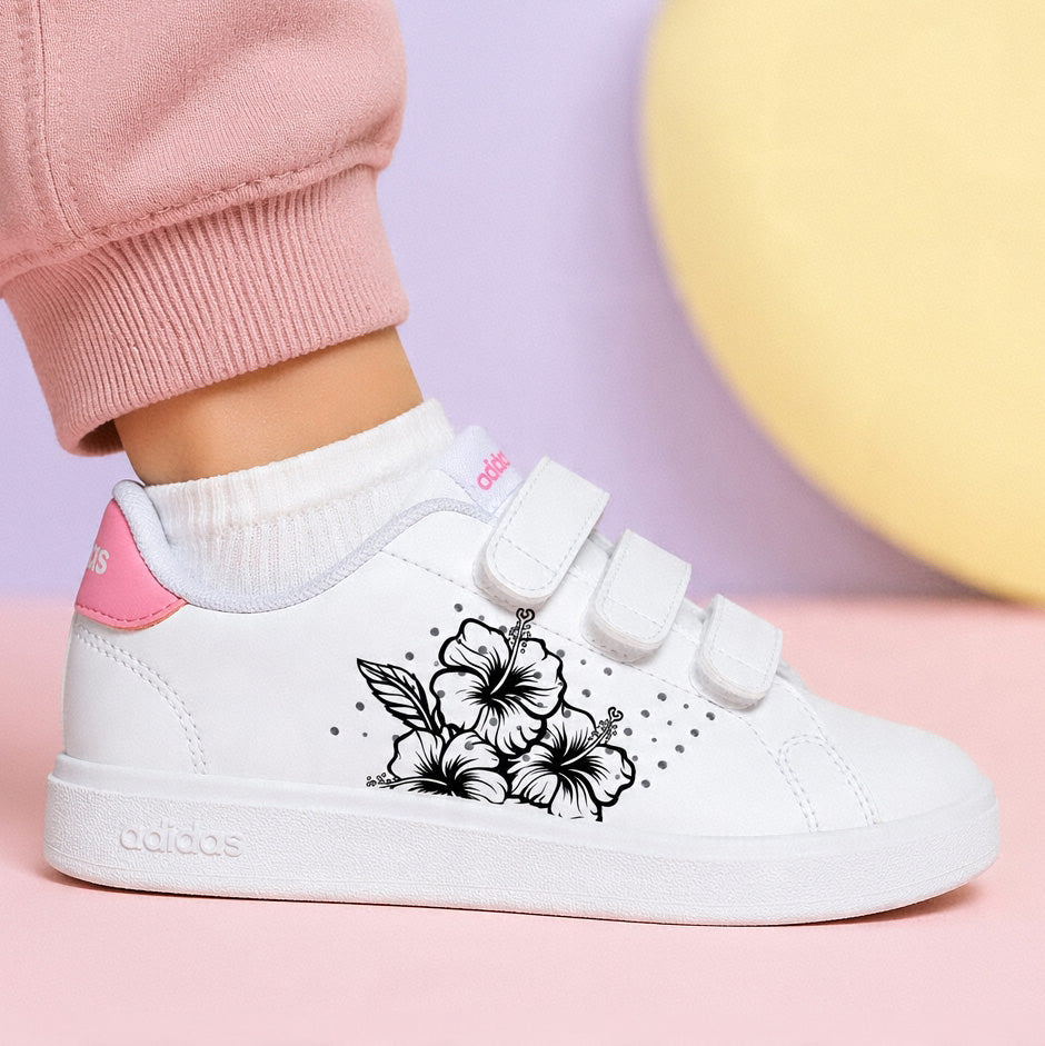 Baskets customisées fille, sneakers personnalisées enfant, chaussures fille personnalisables, adidas fille custom, baskets colorées fille, sneakers peintes à la main enfant, custom baskets école fille