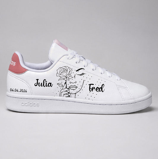 Chaussures de mariée style bohème chic avec illustration artistique et calligraphie personnalisée.
