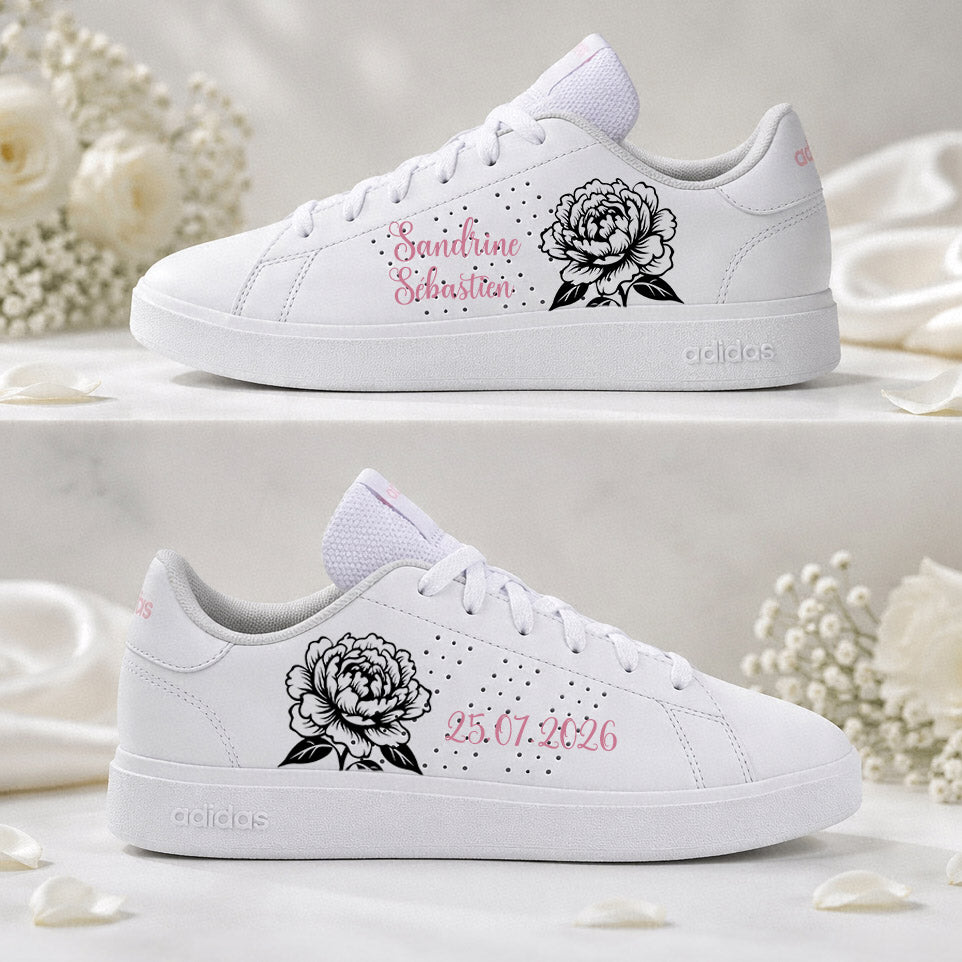 Baskets Adidas mariage personnalisées avec illustration florale de pivoine et prénoms.