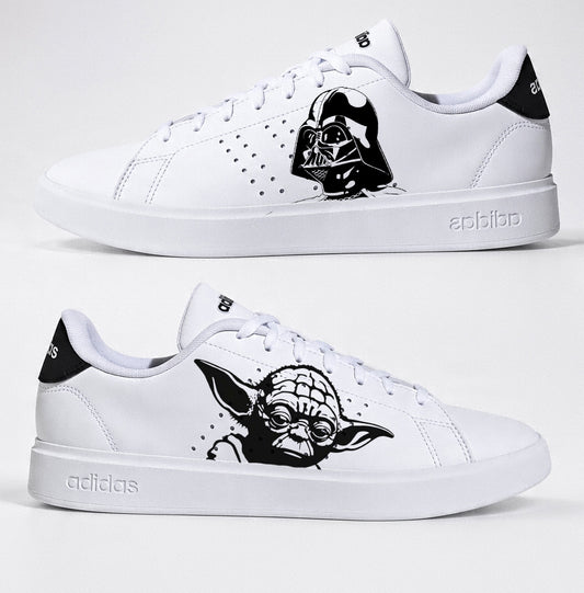 Baskets Adidas blanches custom sneakers personnalisées star wars Dark Vador et Maître Yoda.