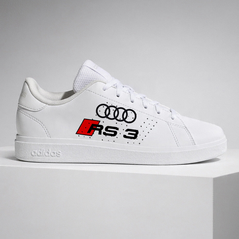 Baskets Adidas personnalisées avec logo Audi RS3 peintes à la main vue latérale