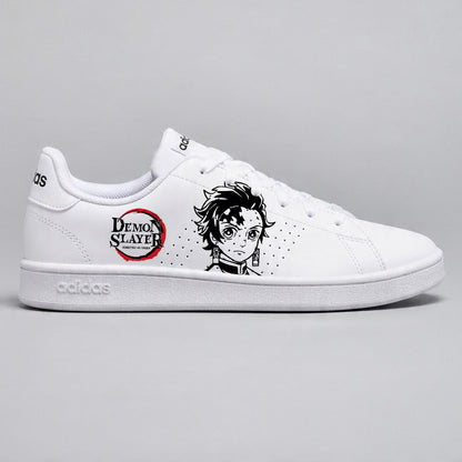 Baskets Adidas blanches personnalisées avec portrait de Tanjiro Kamado et logo Demon Slayer