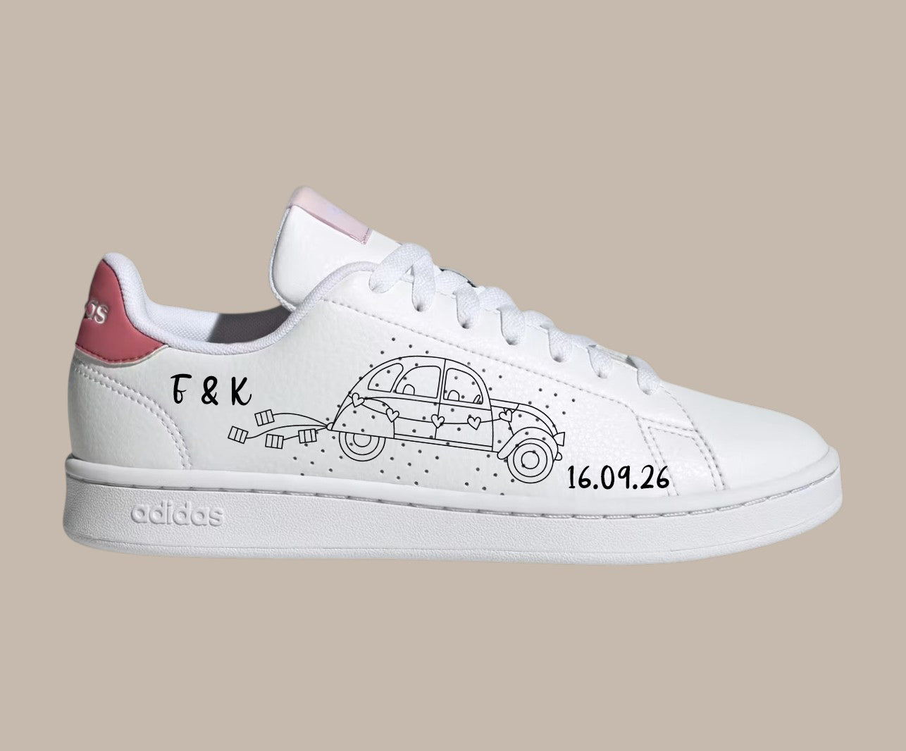 Baskets Adidas personnalisées pour mariage avec dessin 2CV et date du jour J