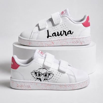 Baskets Adidas personnalisées pour fille avec prénom et motif éléphant, modèle unique fait main par Mes Baskets Custom pour enfant